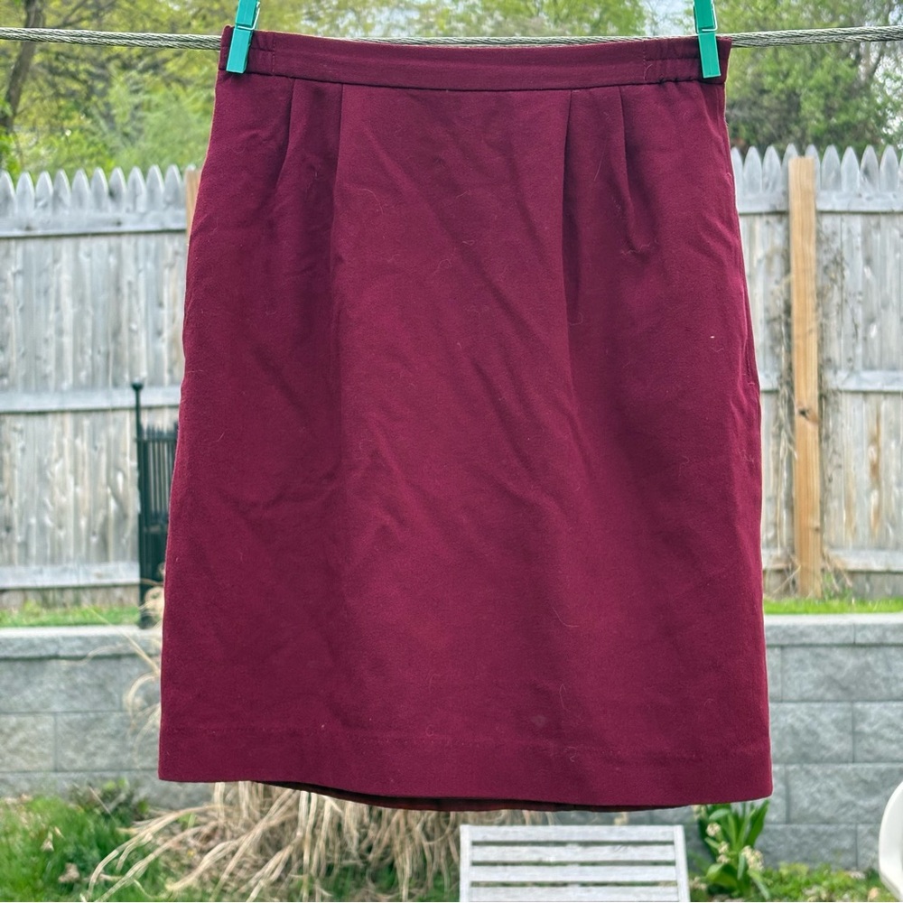 Vintage burgundy Pencil Skirt with pockets, 26 inch waist, excellent
